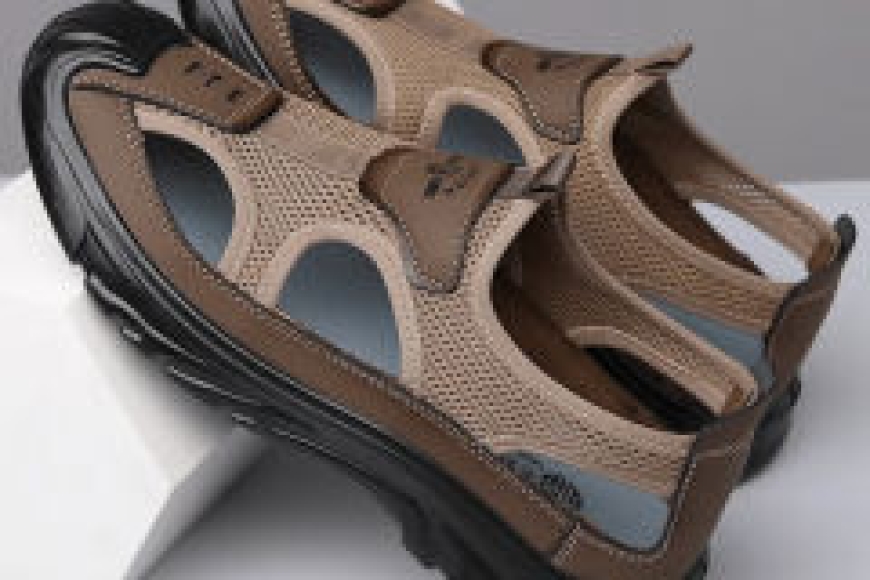 Mens Lightweight Summer Sneakers with Soft Sole and Breathable Mesh